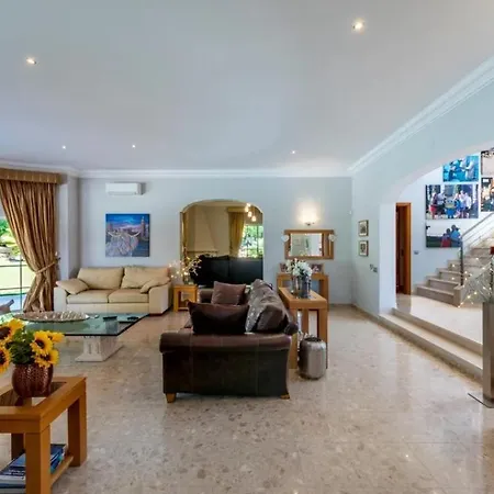 In Quinta Do With Golf Views Holiday home *